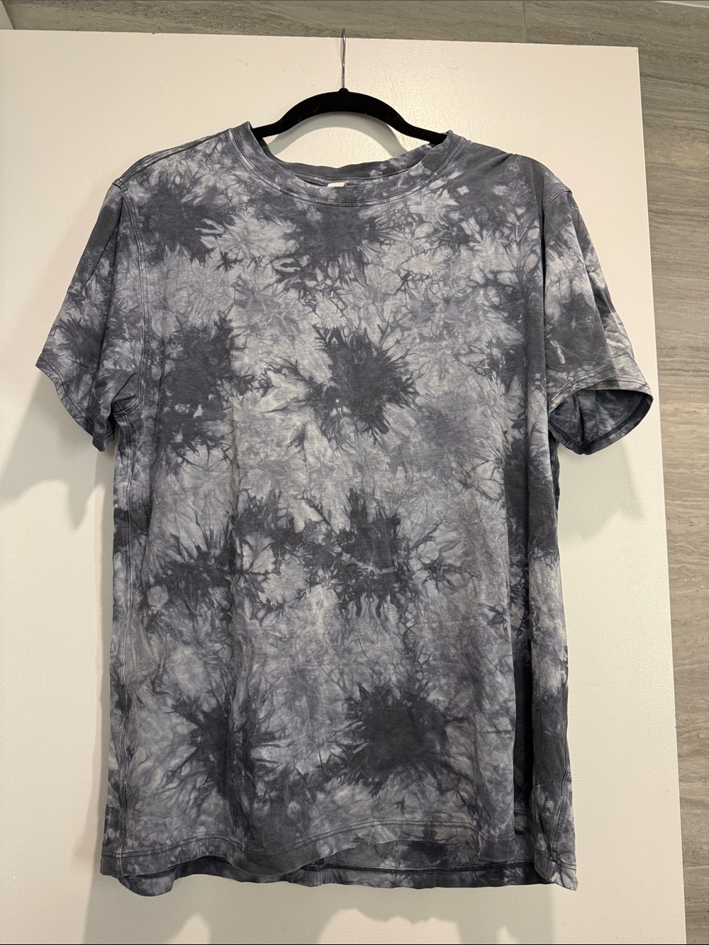 lululemon athletica Gray Tie-Dye Short Sleeve Crewneck Tee
